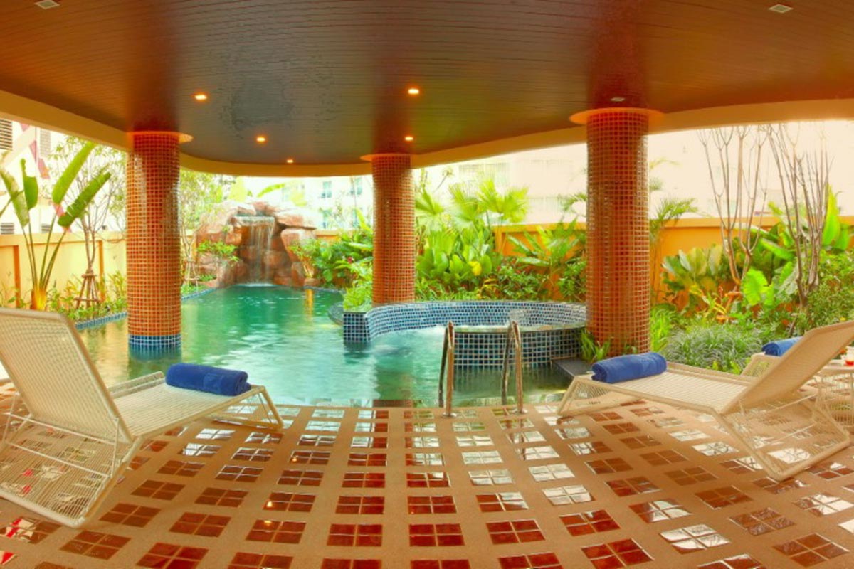 09-Nova-Gold-Pattaya-pool-terrace