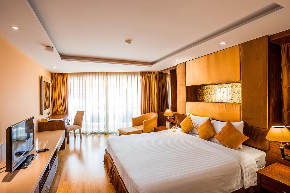 z1-01-Nova-Gold-Pattaya-superior-bedroom-01